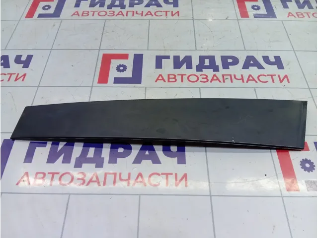 Накладка двери передней правой Volkswagen Golf 1K4837902