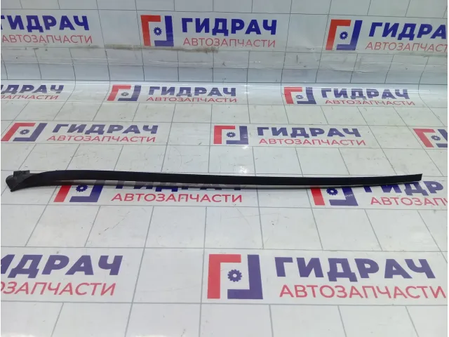 Молдинг лобового стекла правый Volkswagen Golf 1K0854320G