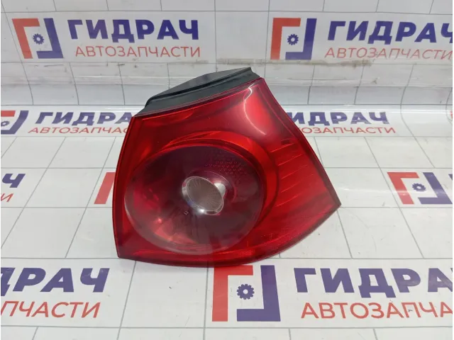 Фонарь задний наружный правый Volkswagen Golf 1K6945096AA