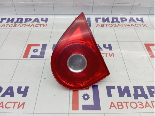 Фонарь задний внутренний правый Volkswagen Golf 1K6945094E