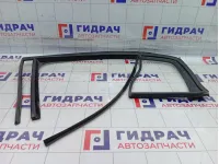 Уплотнитель стекла двери задней левой Volkswagen Golf 5M0839431D