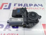 Моторчик стеклоподъемника заднего правого Volkswagen Golf 5K0959704E