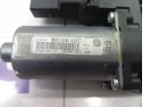Моторчик стеклоподъемника заднего правого Volkswagen Golf 5K0959704E