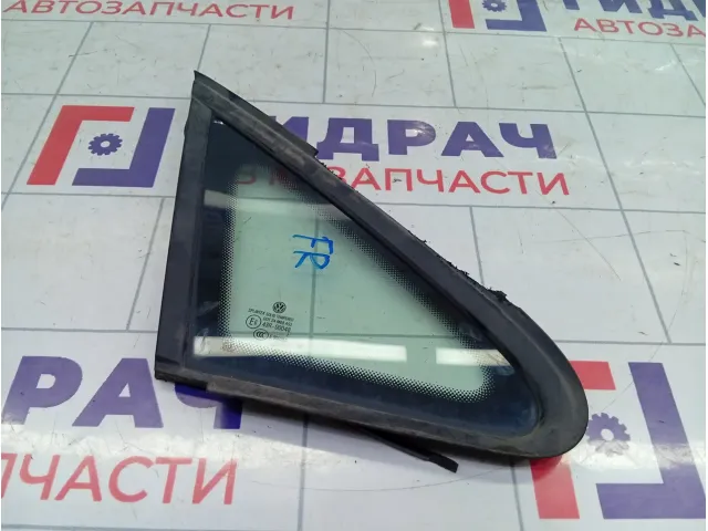 Стекло кузовное глухое (форточка) правое Volkswagen Golf 5M0845412B