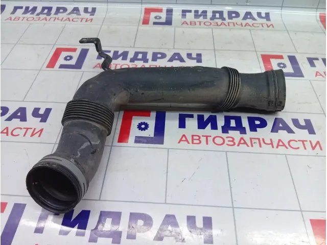 Патрубок воздушного фильтра Volkswagen Golf 1K0129618A