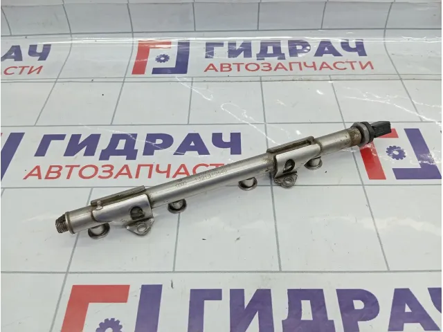 Топливная рампа (топливная рейка) Volkswagen Golf 04E133320D