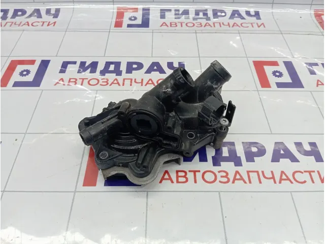 Насос водяной (помпа) Volkswagen Golf 04E121600CB