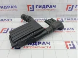 Корпус воздушного фильтра Volkswagen Golf 04E129611G