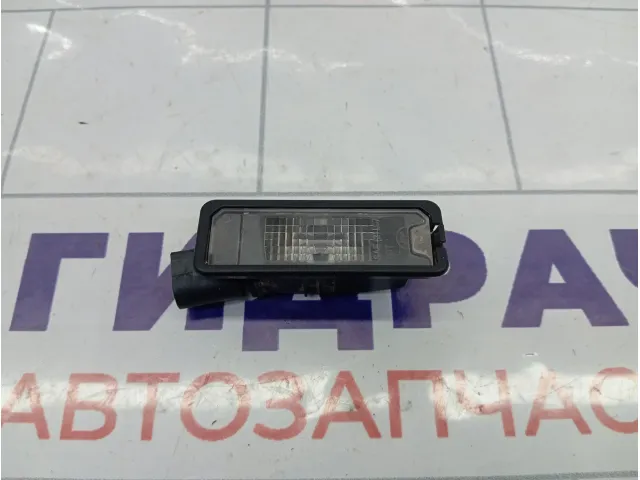 Фонарь подсветки номера Volkswagen Golf 1K8943021