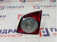 Фонарь задний внутренний правый Volkswagen Golf Plus (Mk5) 5M0945094J