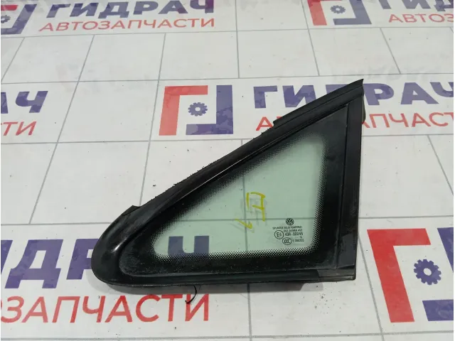 Стекло кузовное глухое левое Volkswagen Golf Plus (Mk5) 5M0845411B