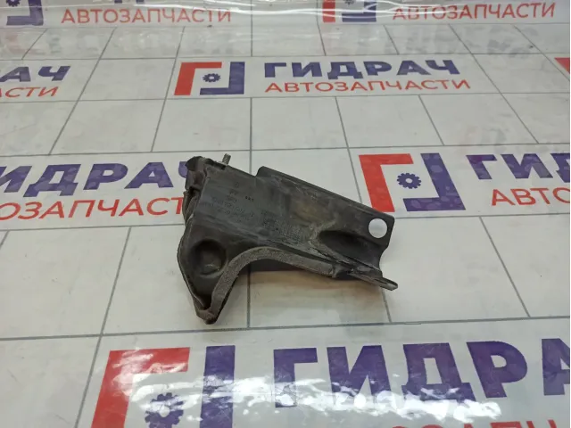 Накладка петли капота правая Volkswagen Golf Plus (Mk5) 5M0823602B