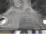Кронштейн задней балки правый Volkswagen Jetta (A6) 5C0501546B.