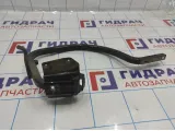 Петля крышки багажника правая Volkswagen Jetta (A6) 5C6827302D.