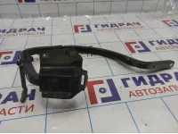 Петля крышки багажника левая Volkswagen Jetta (A6) 5C6827301E.