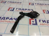 Петля капота правая Volkswagen Jetta (A6) 5C6823302.