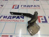 Петля капота левая Volkswagen Jetta (A6) 5C6823301.
