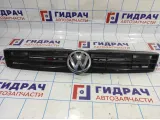 Решетка радиатора Volkswagen Jetta (A6) 5C6853653.
