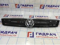 Решетка радиатора Volkswagen Jetta (A6) 5C6853653.