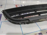 Решетка в бампер центральная Volkswagen Jetta (A6) 5C6853677.