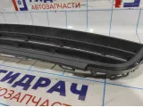 Решетка в бампер центральная Volkswagen Jetta (A6) 5C6853677.