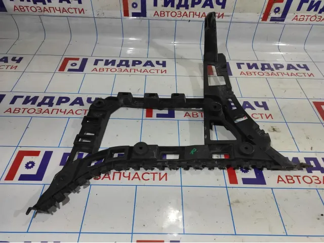 Направляющая заднего бампера правая Volkswagen Jetta (A6) 5C6807394.