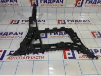 Направляющая заднего бампера левая Volkswagen Jetta (A6) 5C6807393.