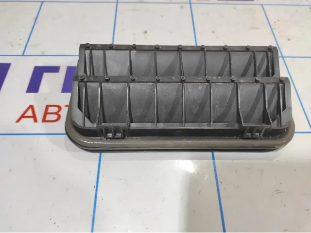 Решетка вентиляционная Volkswagen Jetta (A6) 3C0819465.