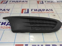 Решетка в бампер правая Volkswagen Jetta (A6) 5C6853666.