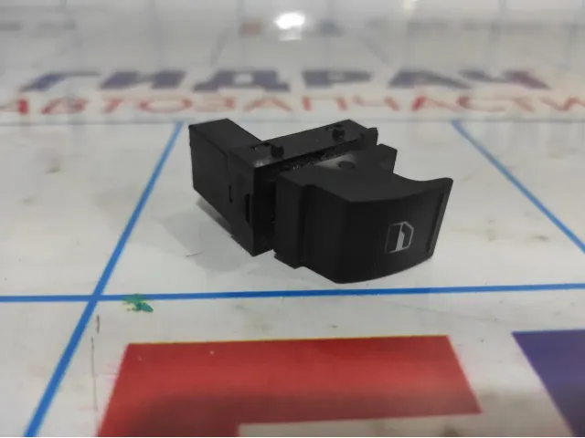 Кнопка стеклоподъемника Volkswagen Jetta (A6) 7L6959855BREH.