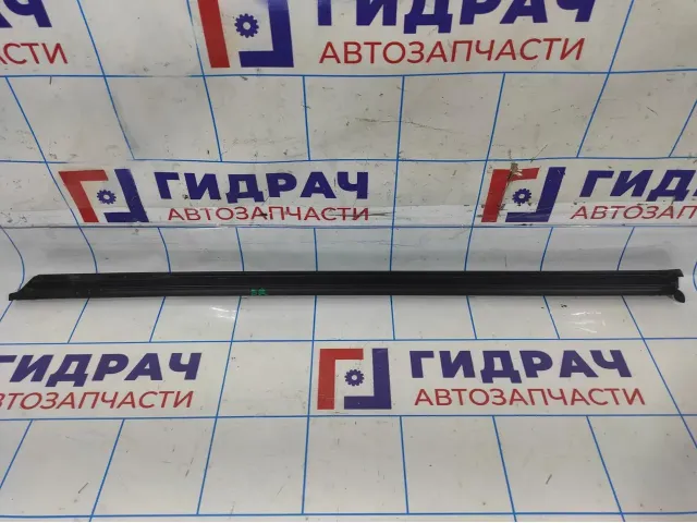 Уплотнитель стекла двери задней правой Volkswagen Jetta (A6) 5C6839479.