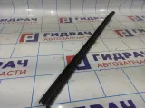 Уплотнитель стекла двери передней левой Volkswagen Jetta (A6) 5C68374795AP.