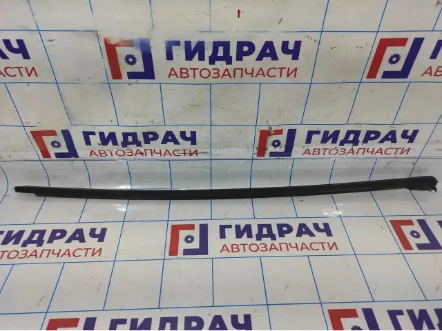 Накладка стекла двери задней правой Volkswagen Jetta (A6) 5C68394785AP.