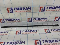 Накладка стекла двери передней правой Volkswagen Jetta (A6) 5C68374785AP.