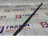 Накладка стекла двери передней правой Volkswagen Jetta (A6) 5C68374785AP.