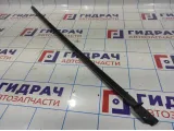 Накладка стекла двери передней правой Volkswagen Jetta (A6) 5C68374785AP.