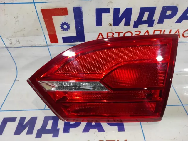 Фонарь задний внутренний правый Volkswagen Jetta (A6) 5C6945094.