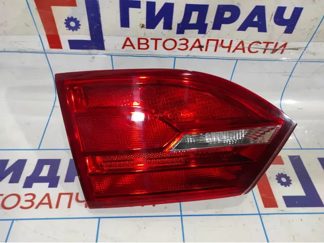 Фонарь задний внутренний левый Volkswagen Jetta (A6) 5C6945093A.