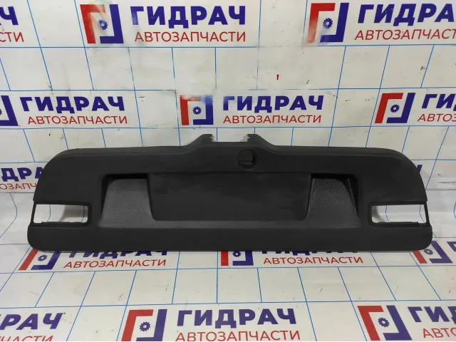 Обшивка крышки багажника Volkswagen Jetta (A6) 5C6867605A9B9.