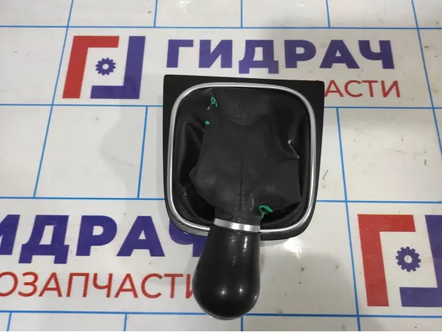 Чехол кулисы Volkswagen Jetta (A6) 5K0711113NUZC. Дефекты.