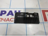 Кронштейн ручки Volkswagen Jetta (A6) 5C6827229. Кнопки открывания багажника.