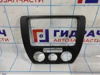 Накладка на магнитолу Volkswagen Jetta (A6) 5CU8580691QB.