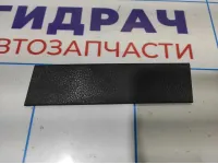 Заглушка Volkswagen Jetta (A6) 5C68676579B9. Левая в обшивку крышки багажника.