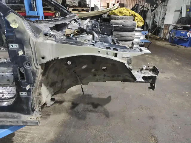 Лонжерон передний правый Volkswagen Jetta (A6) .