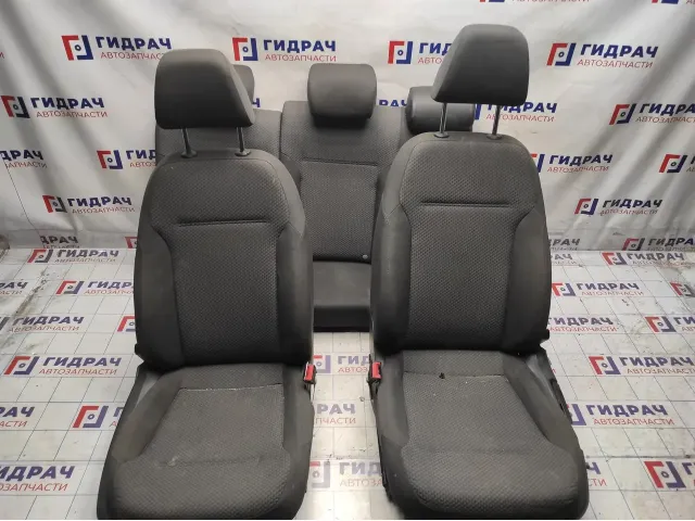 Комплект сидений Volkswagen Jetta (A6) .