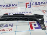 Направляющая переднего бампера центральная Volkswagen Jetta (A6) 5C6805706D