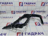 Направляющая заднего бампера правая Volkswagen Jetta (A6) 5C6807394