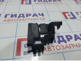 Направляющая заднего бампера правая Volkswagen Jetta (A6) 5C6807394A