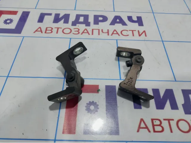 Петли двери задней правой Volkswagen Jetta (A6)