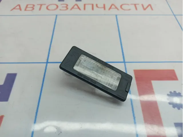 Фонарь подсветки номера Volkswagen Jetta (A6) 5N0943021